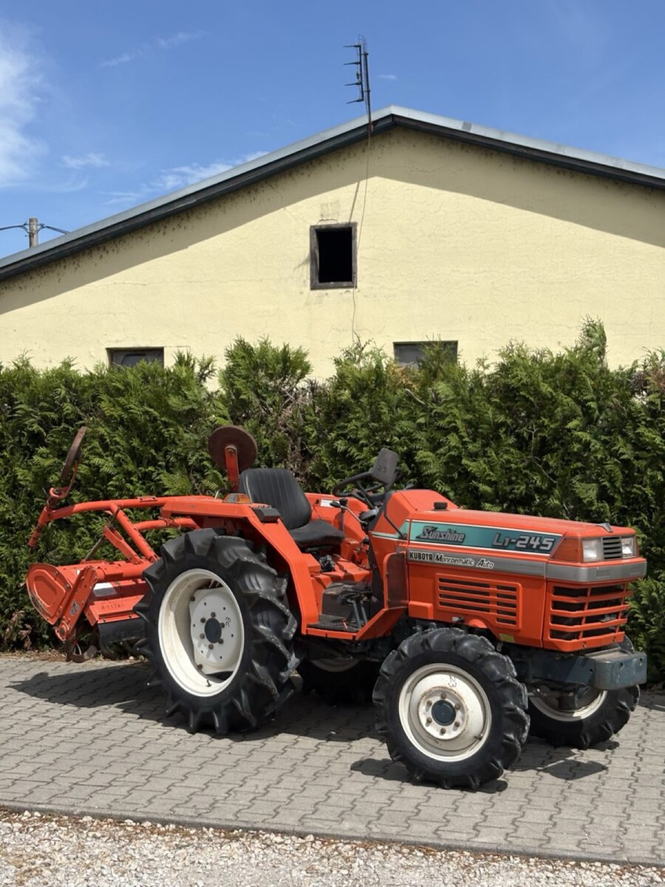 KUBOTA L1-245DT